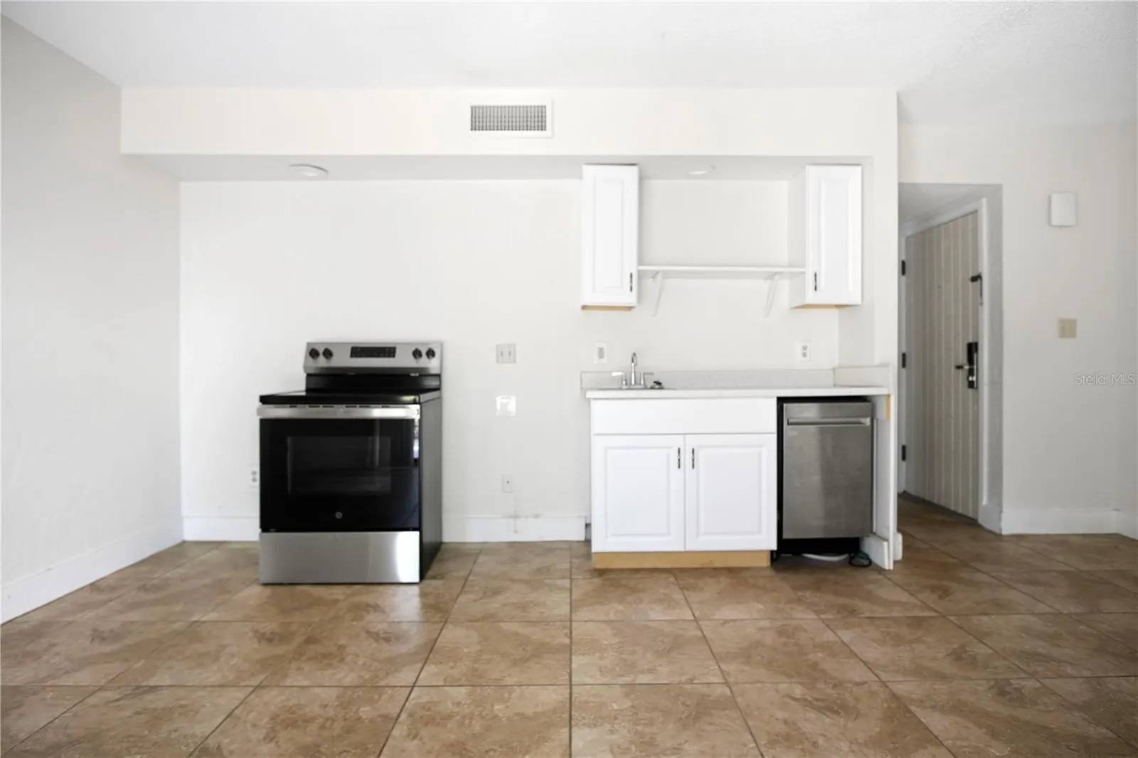 3353 CAMELOT DR