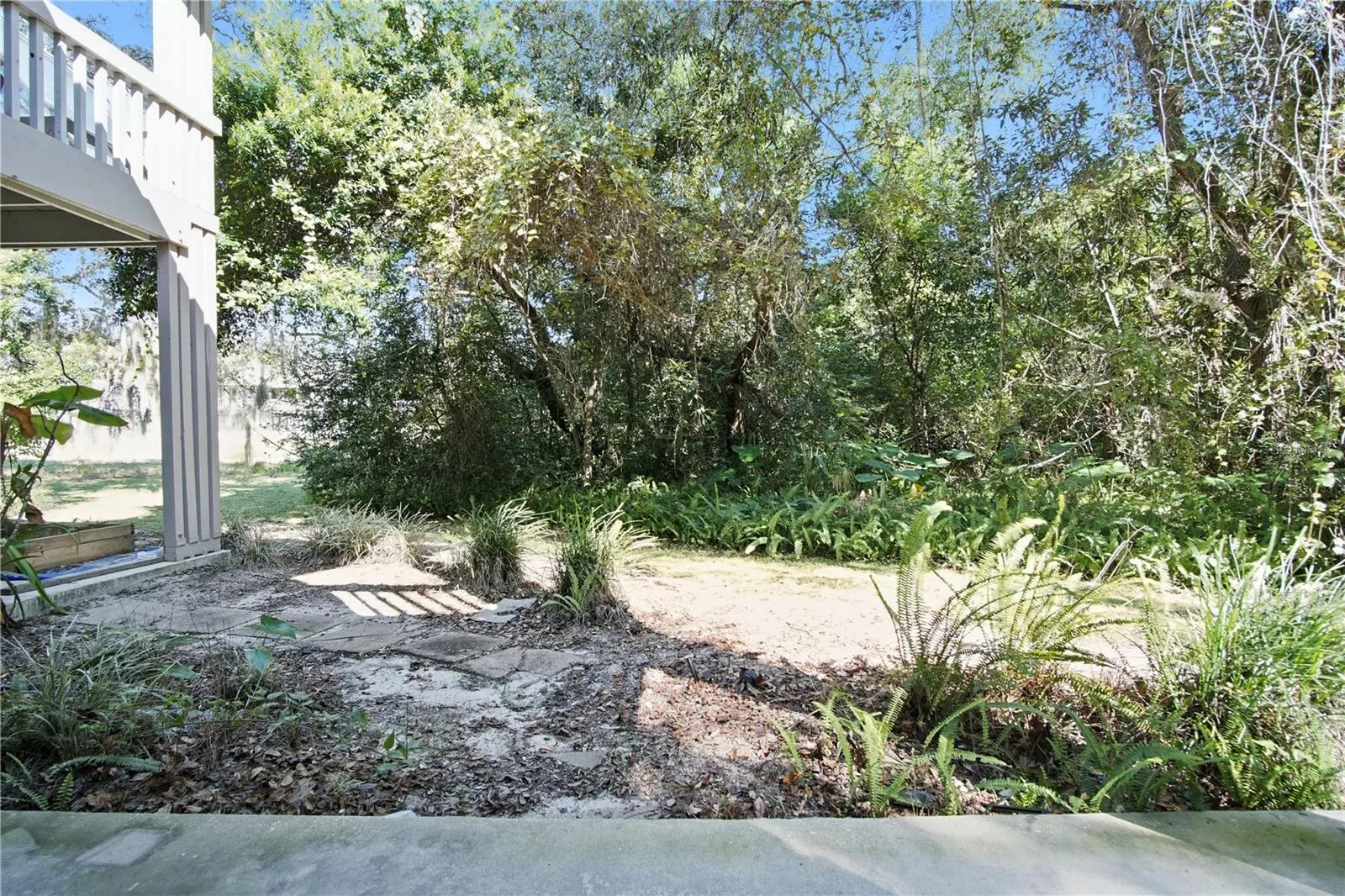 3353 CAMELOT DR