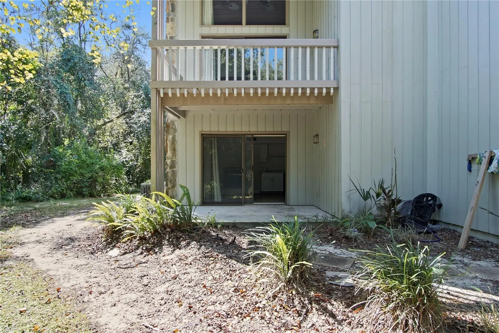 3353 CAMELOT DR