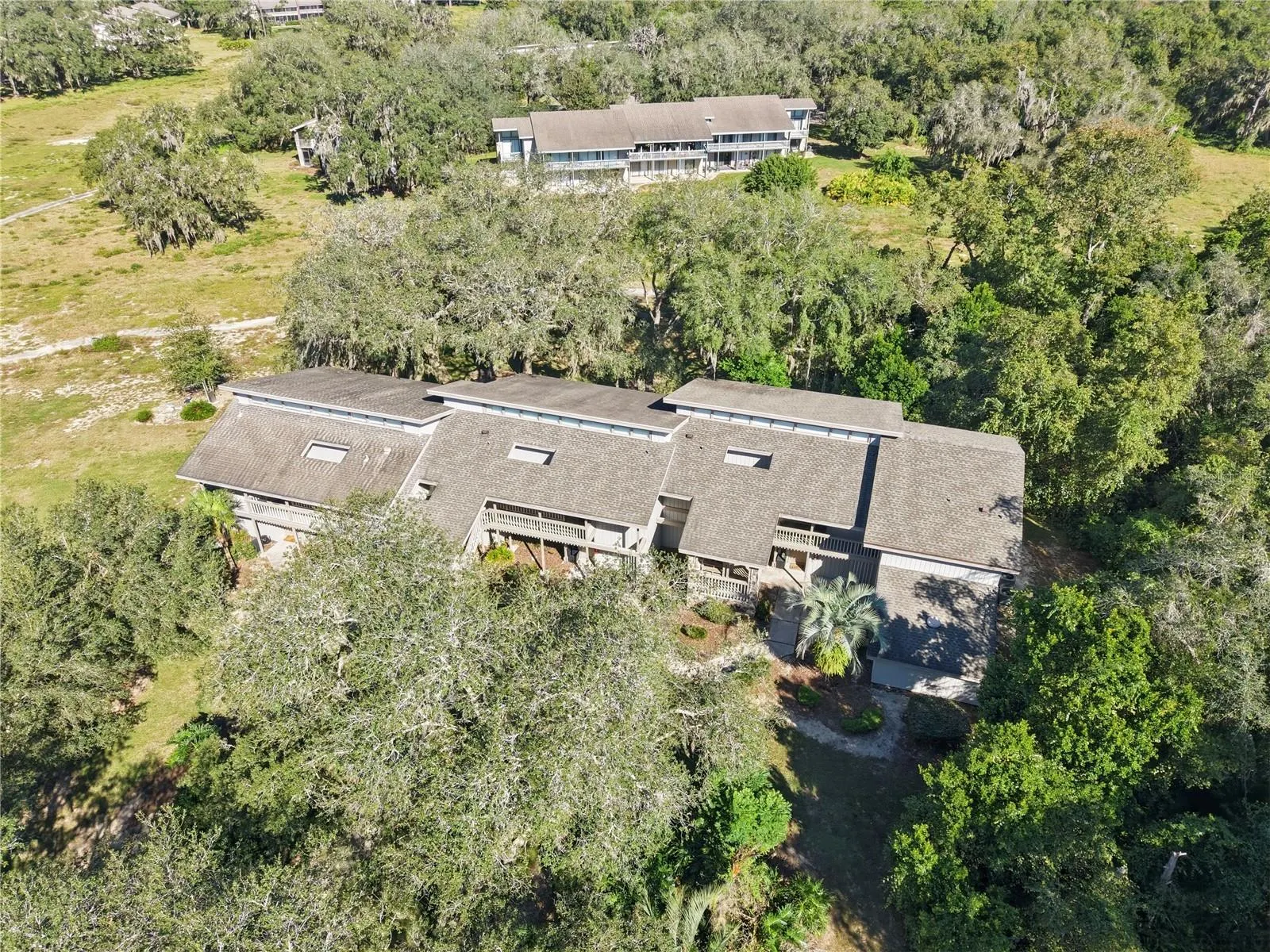 3353 CAMELOT DR