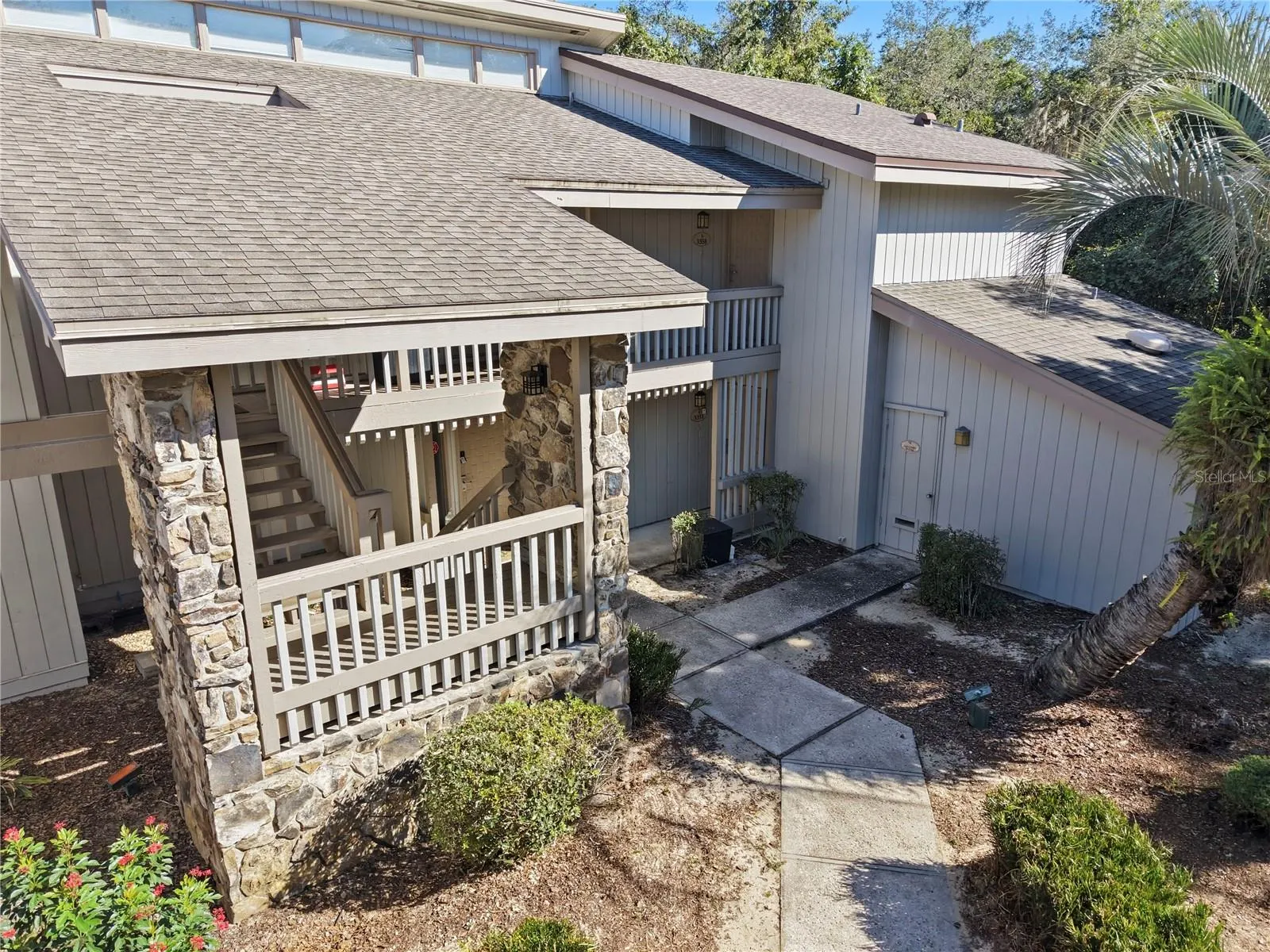 3353 CAMELOT DR