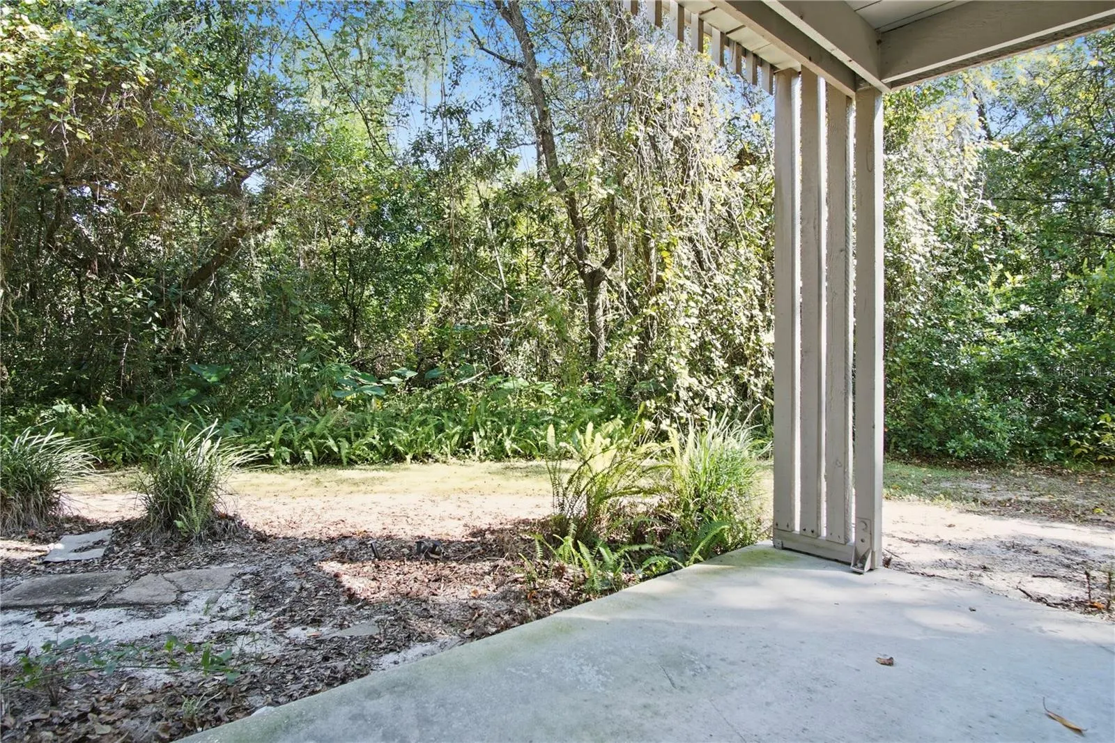 3353 CAMELOT DR