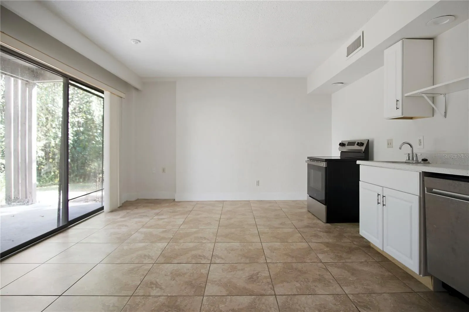 3353 CAMELOT DR