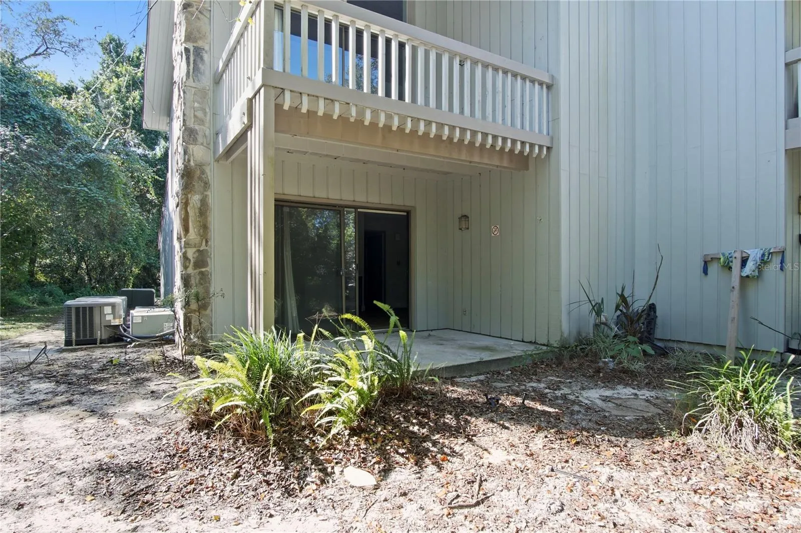 3353 CAMELOT DR