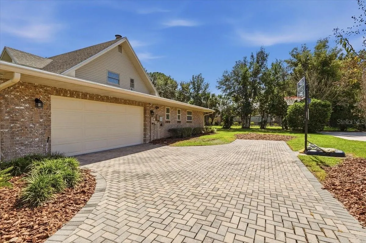 70 GREENFIELD CT