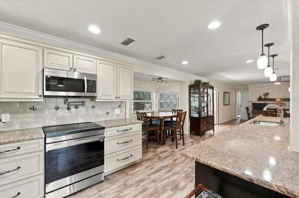 70 GREENFIELD CT