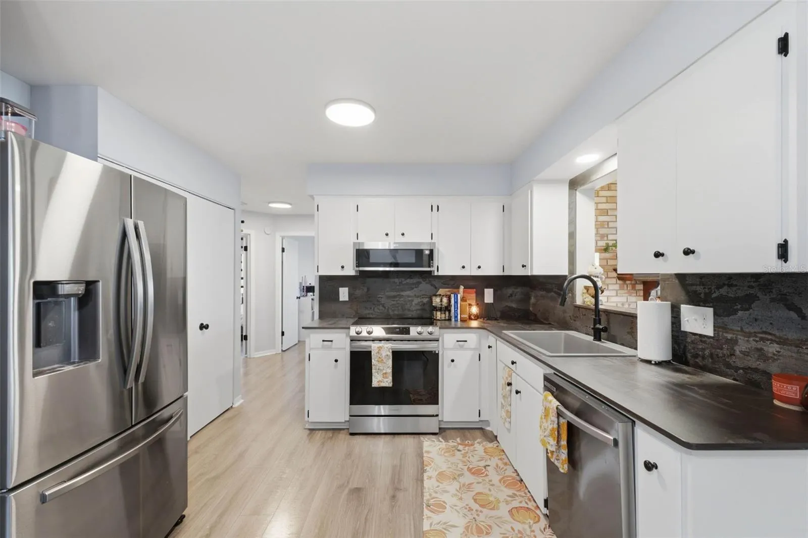 230 SHORE DR