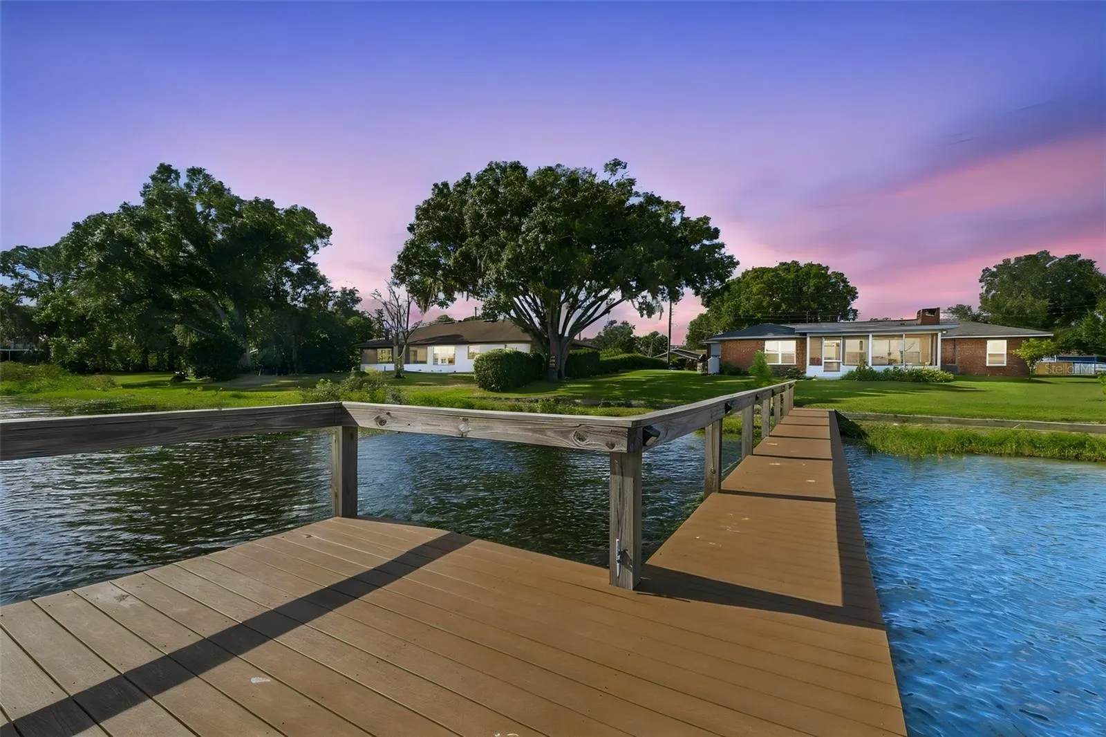 230 SHORE DR