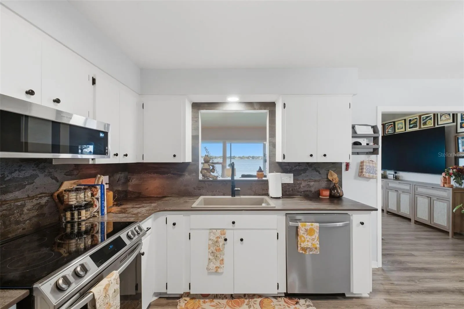 230 SHORE DR