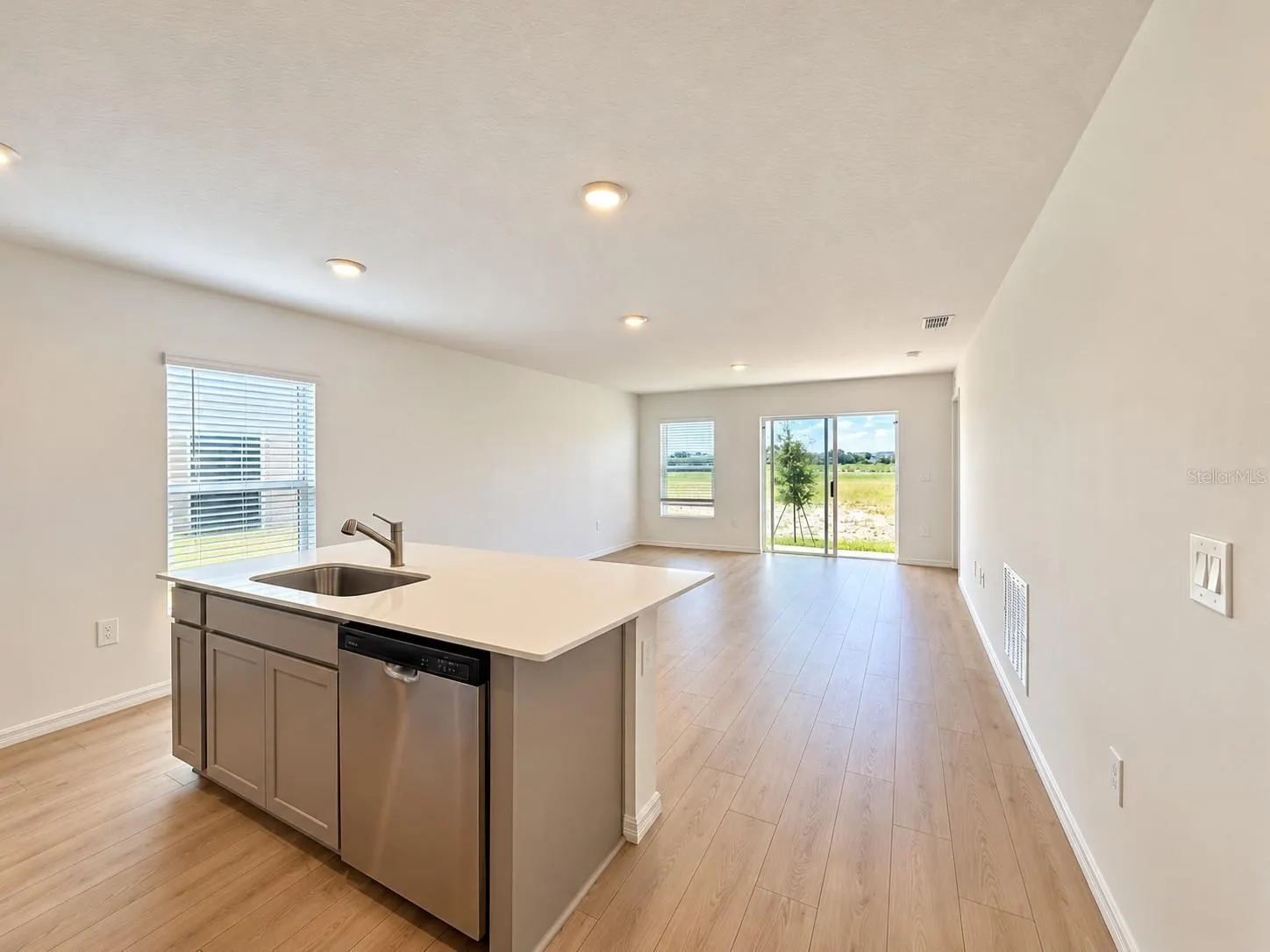 1146 AMBER WAVES CT