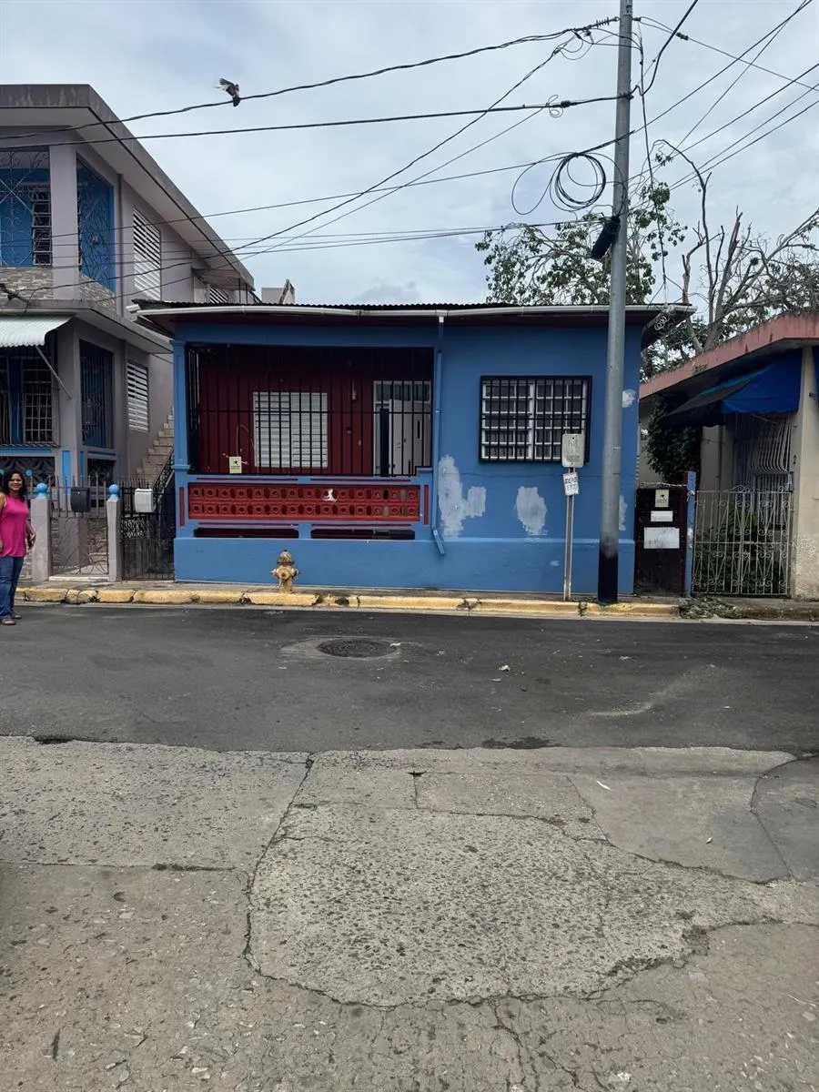 4 HOSTOS