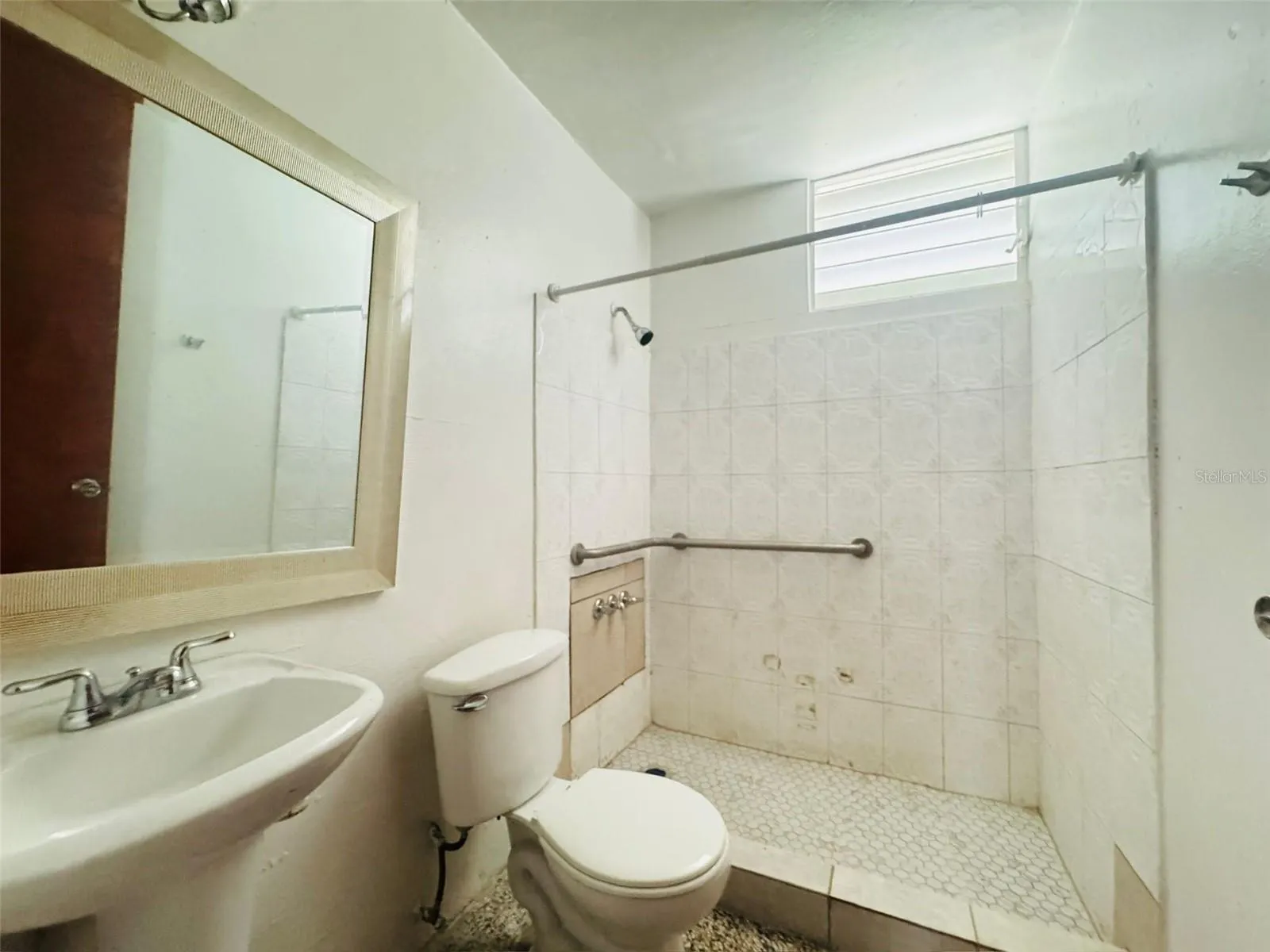 URB. FLMABOYAN GARDEN CALLE 5 #C-9, #C-9