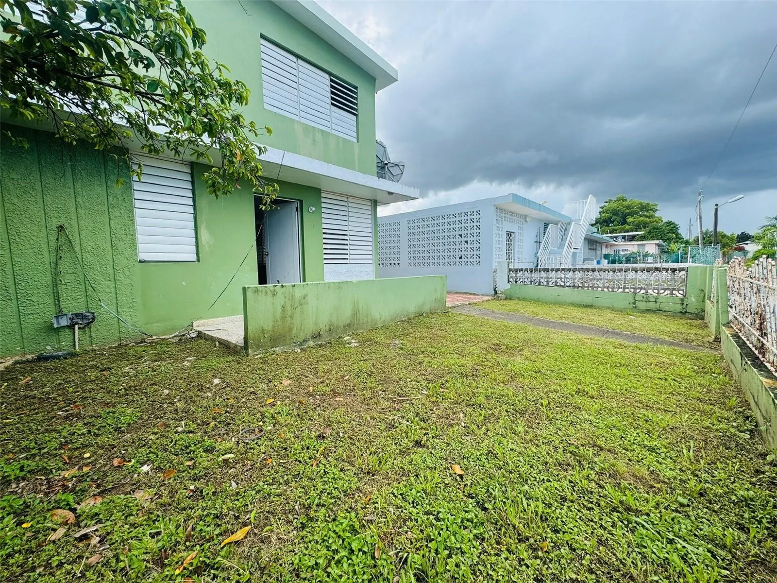 URB. FLMABOYAN GARDEN CALLE 5 #C-9, #C-9