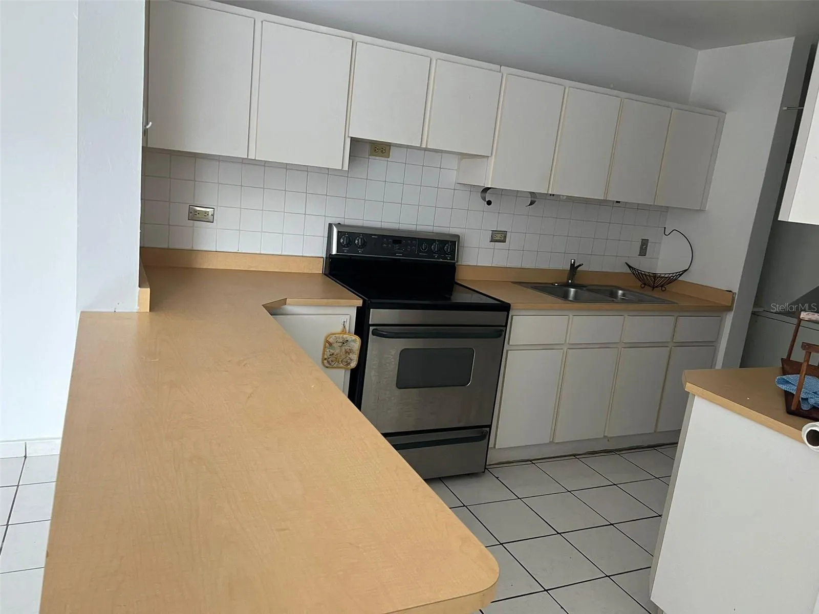 FLORIDA GARDENS APT A201 BO LLANADAS #APT 201, #APT 201