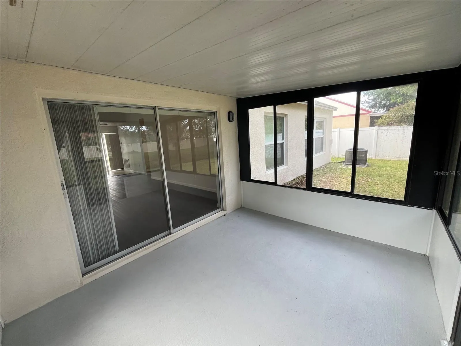 447 CHICAGO WOODS CIR