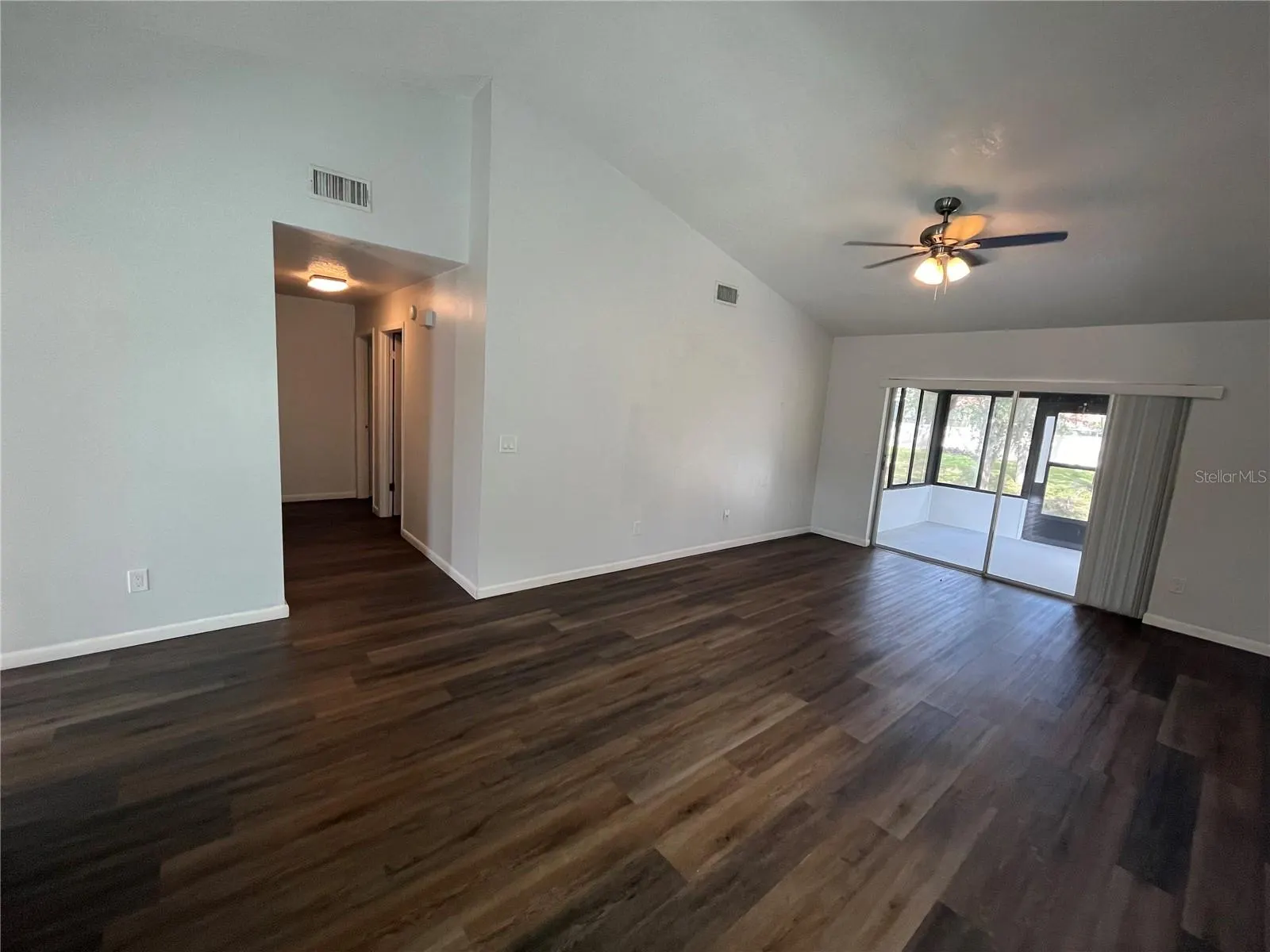 447 CHICAGO WOODS CIR