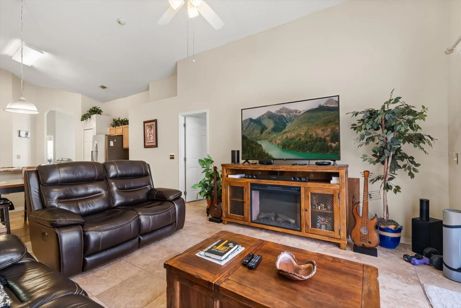 940 LAKE BERKLEY DR