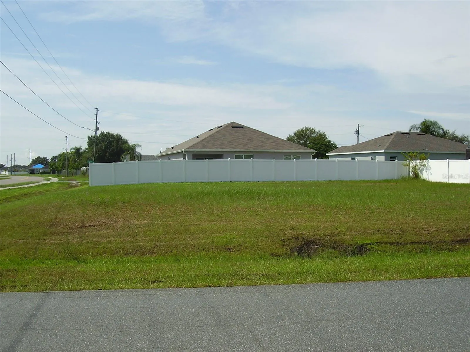 800 CARROUSEL LN