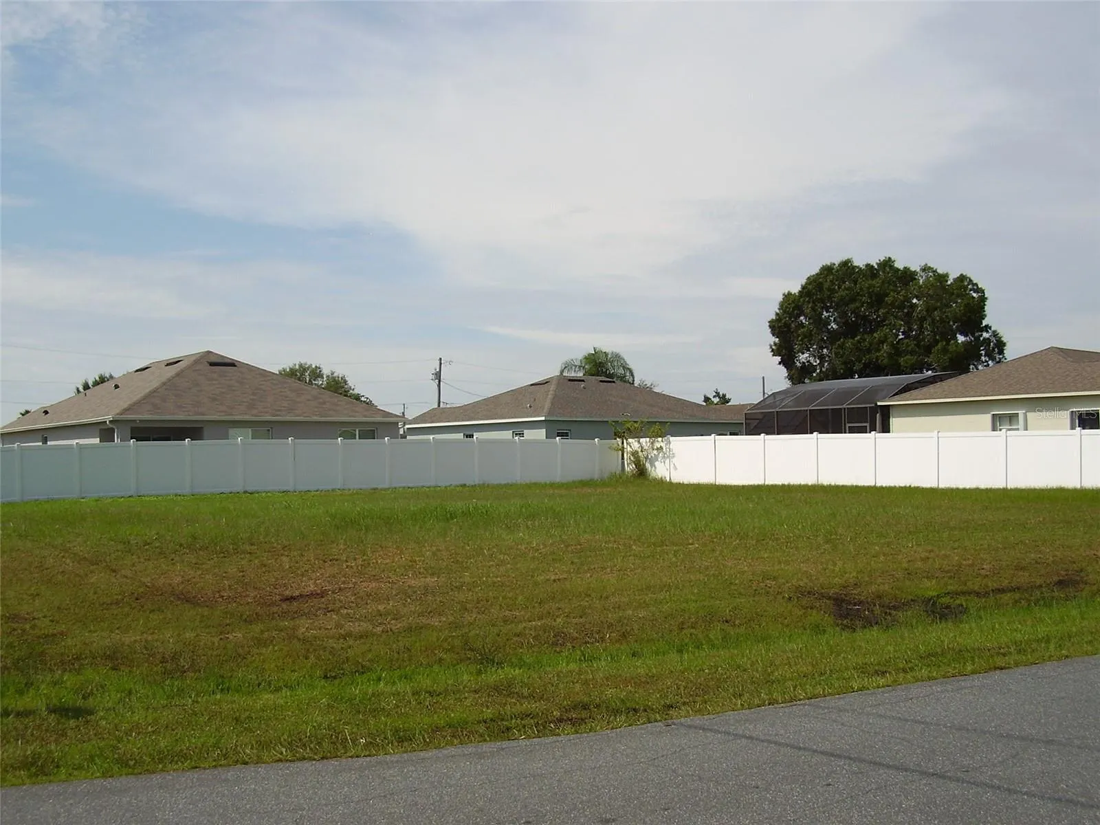800 CARROUSEL LN