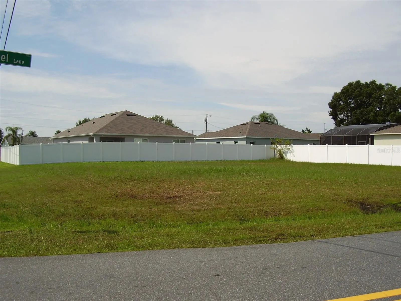 800 CARROUSEL LN