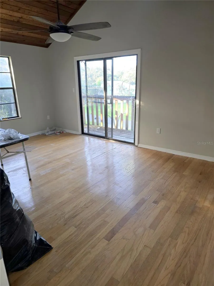 3071 HURON AVE