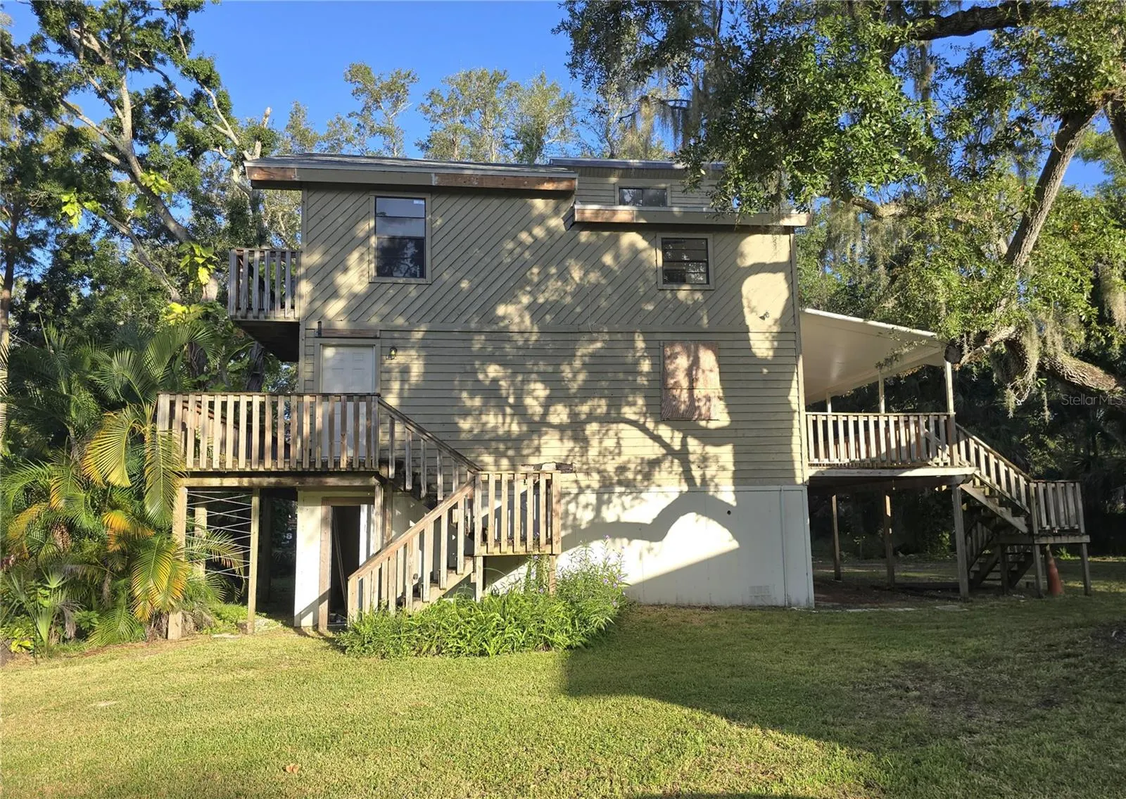 3071 HURON AVE