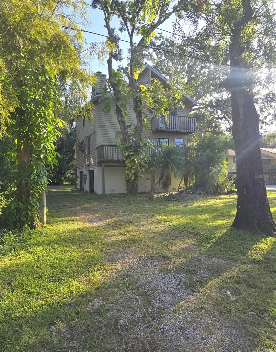 3071 HURON AVE