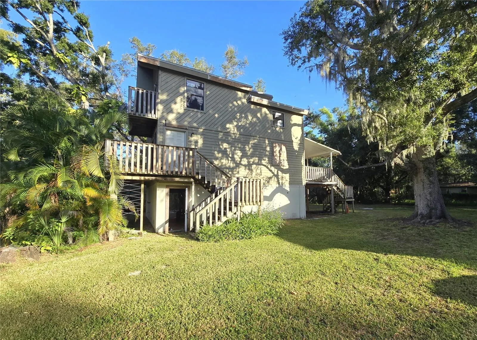 3071 HURON AVE