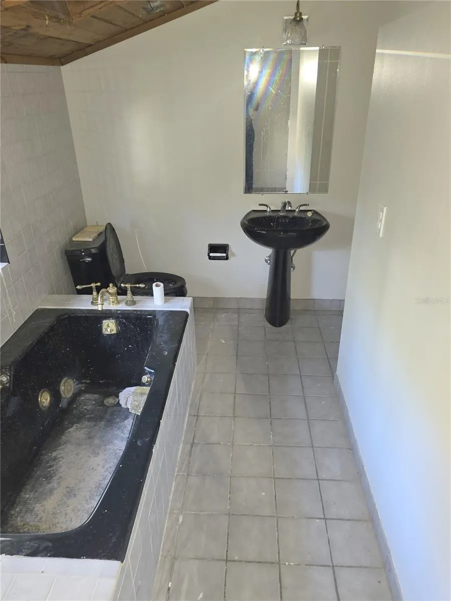 3071 HURON AVE
