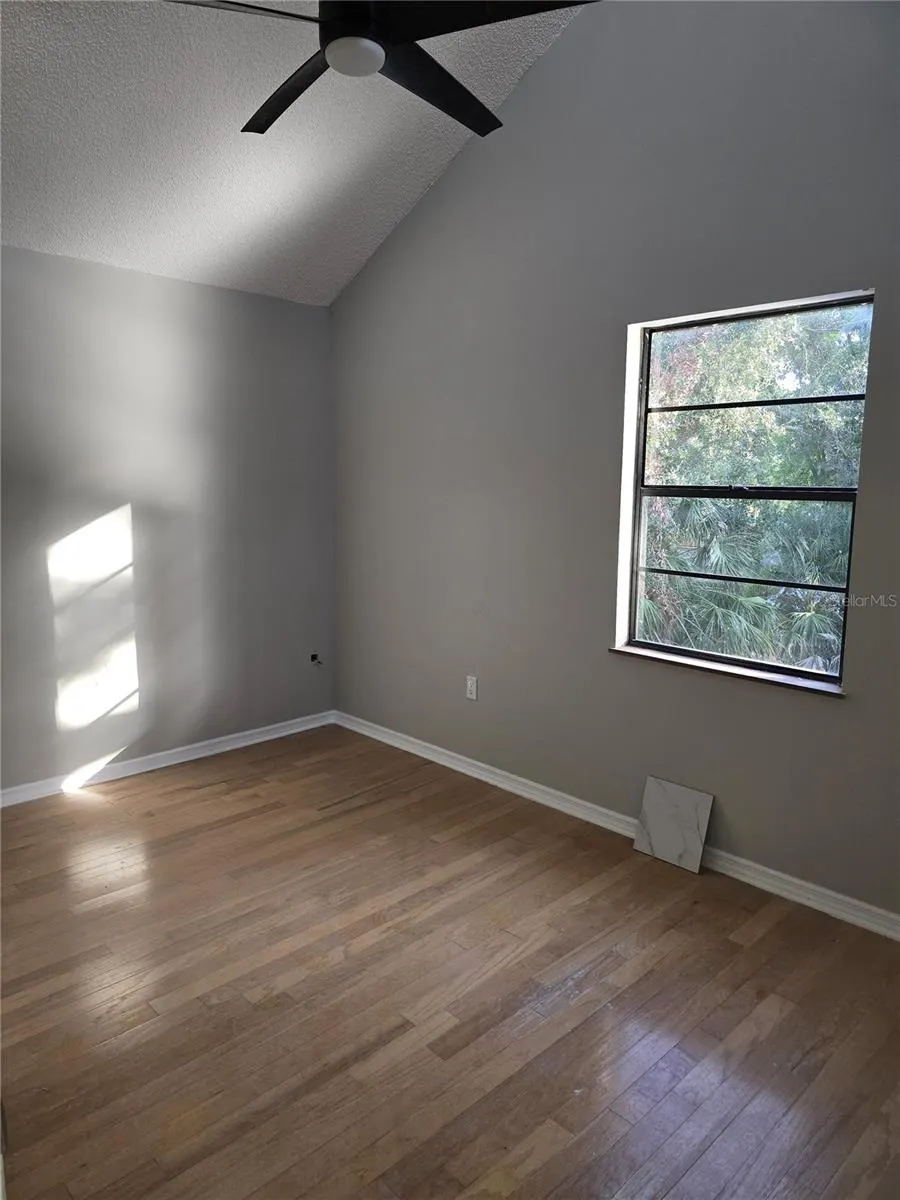 3071 HURON AVE