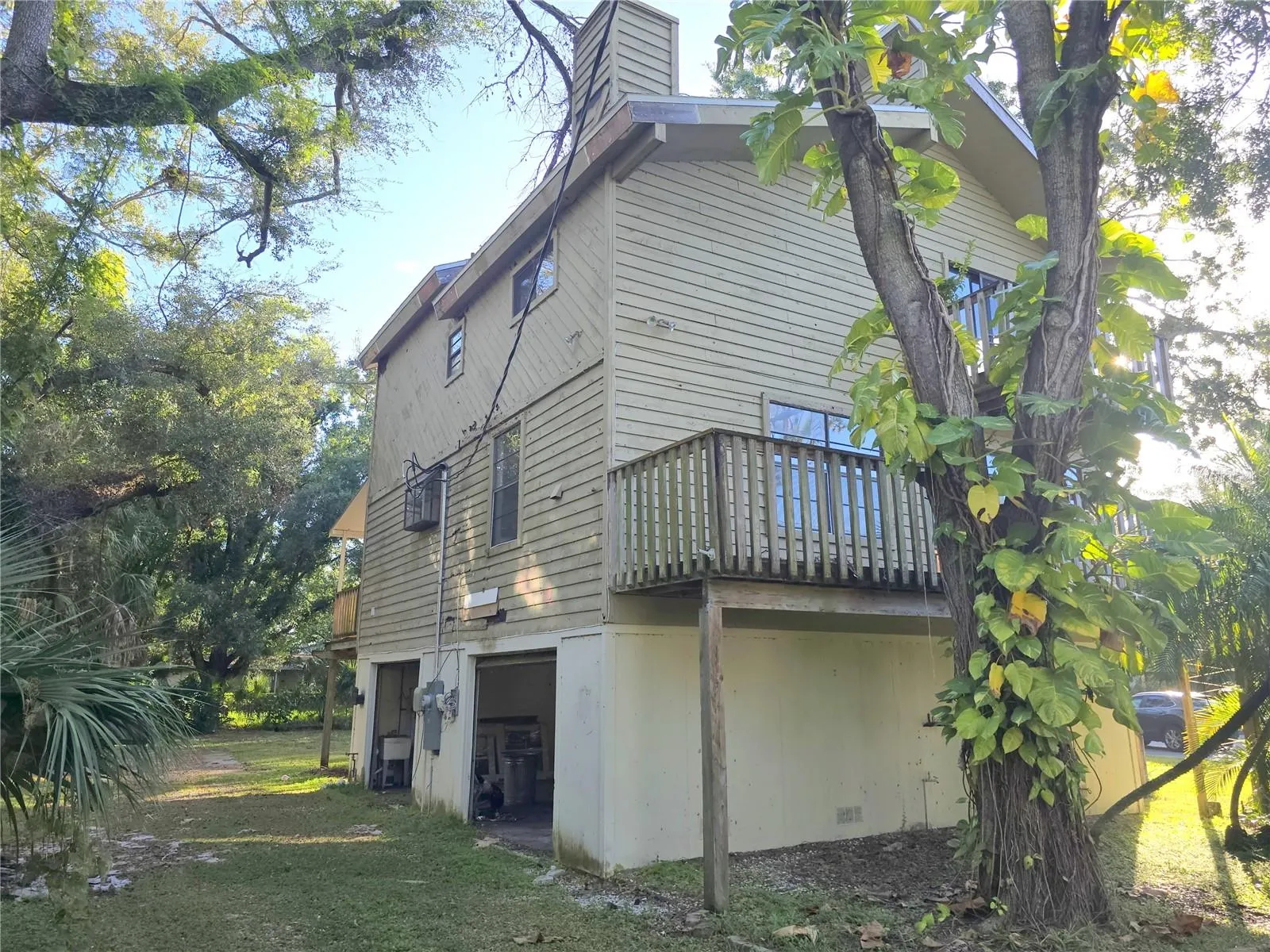 3071 HURON AVE
