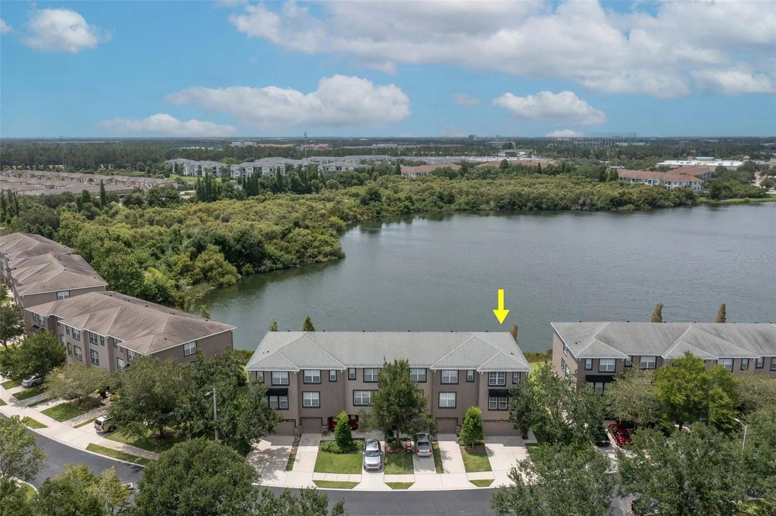 2425 LEXINGTON OAK DR
