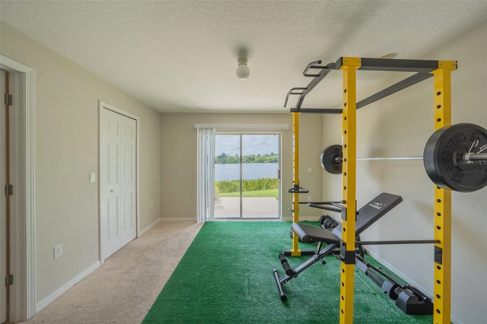 2425 LEXINGTON OAK DR