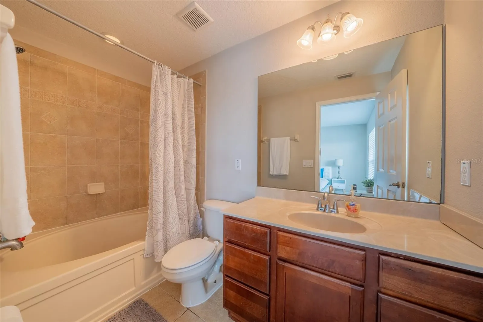 2425 LEXINGTON OAK DR