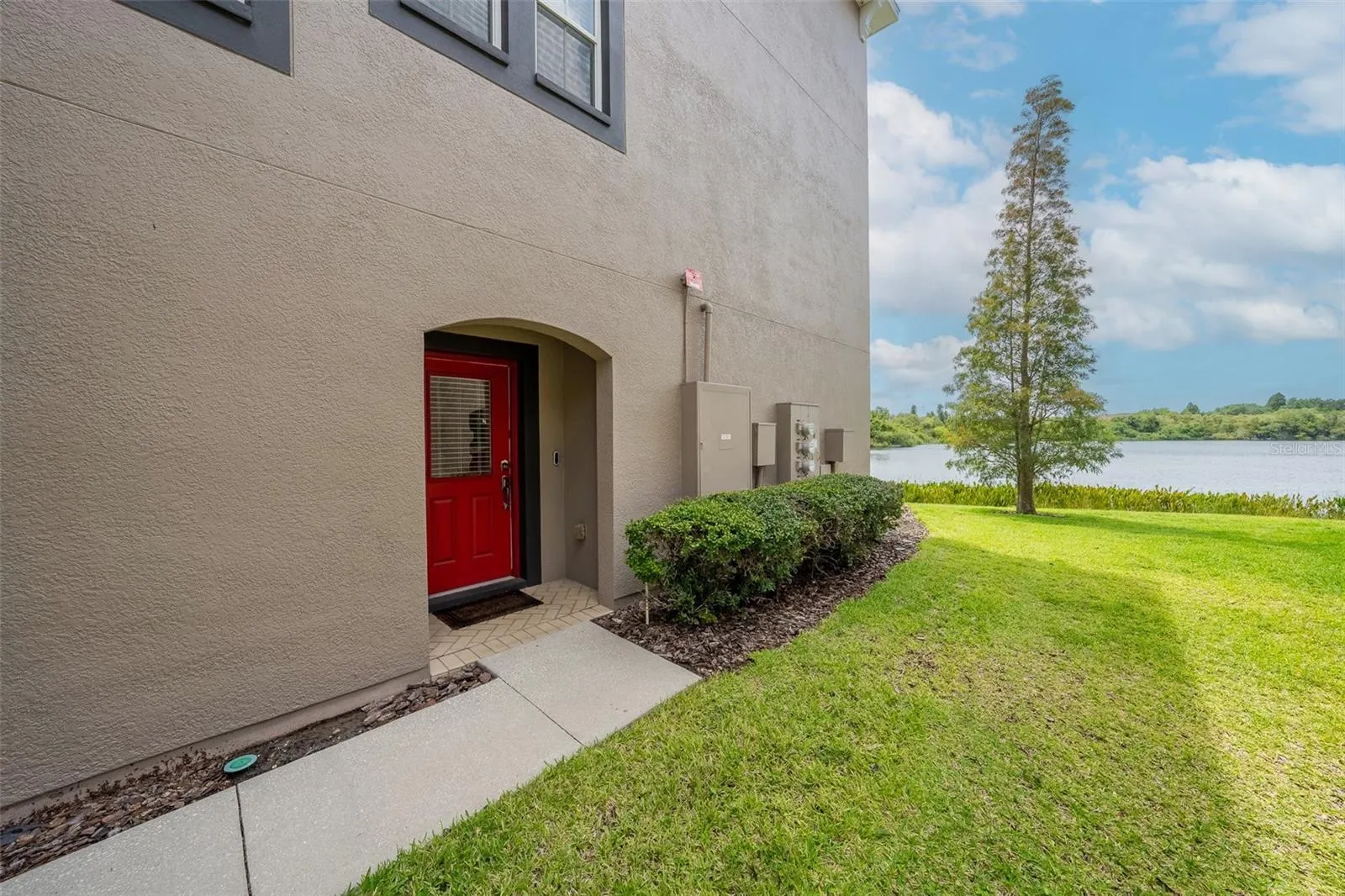 2425 LEXINGTON OAK DR
