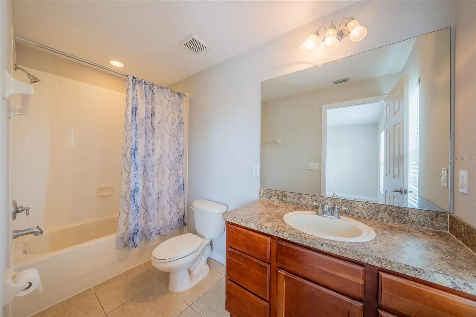 2425 LEXINGTON OAK DR