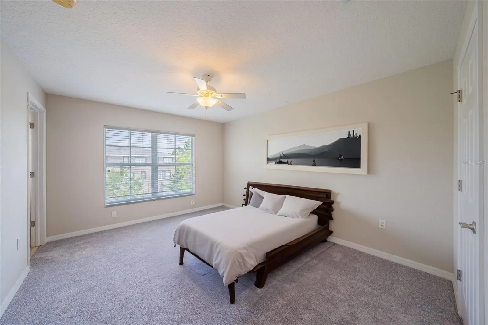 2425 LEXINGTON OAK DR