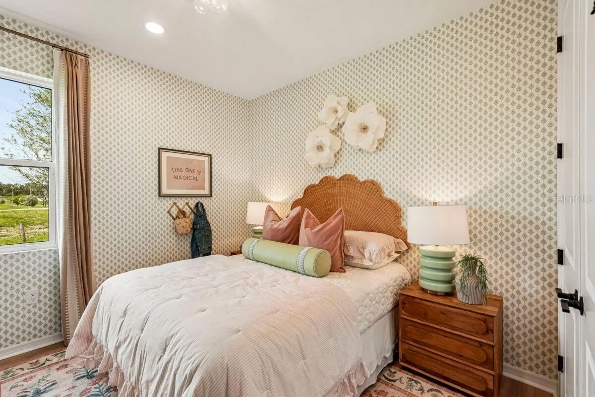 24520 SW KINGSWAY CIR