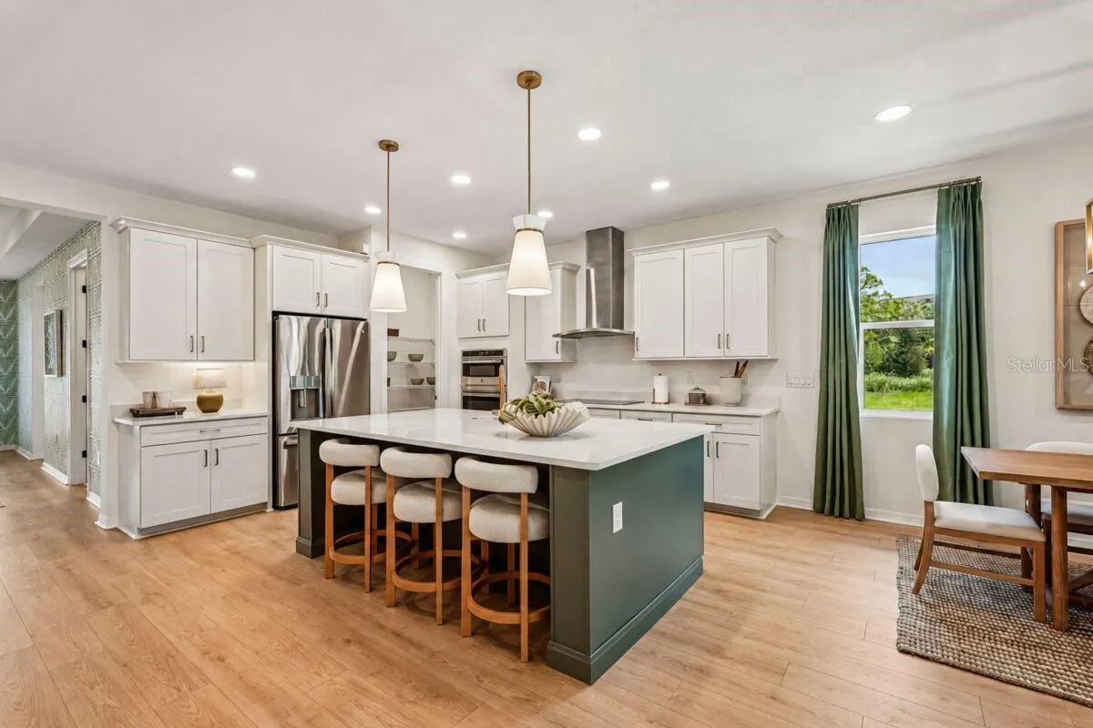24520 SW KINGSWAY CIR