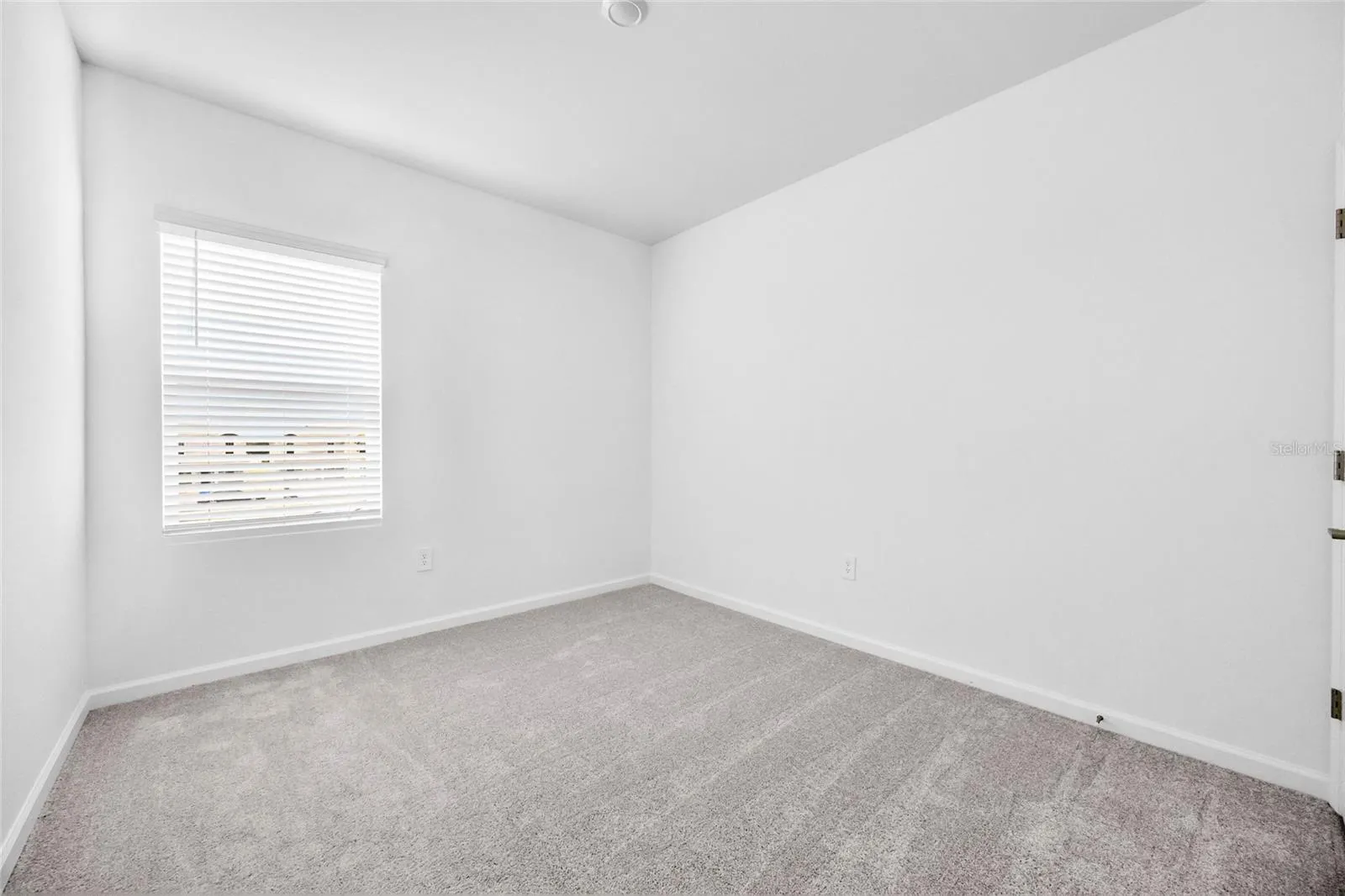 5577 FIONA LN