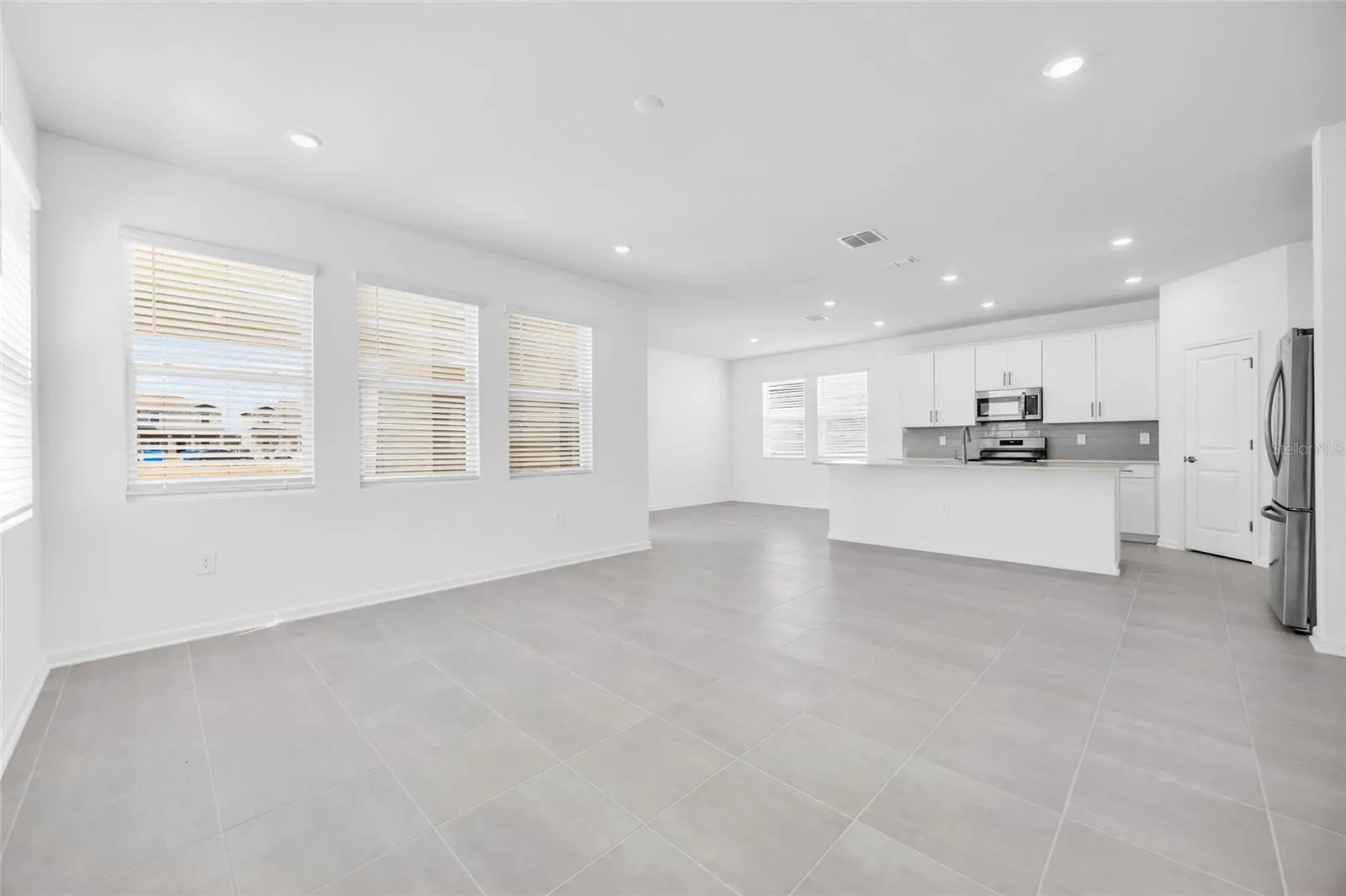 5577 FIONA LN