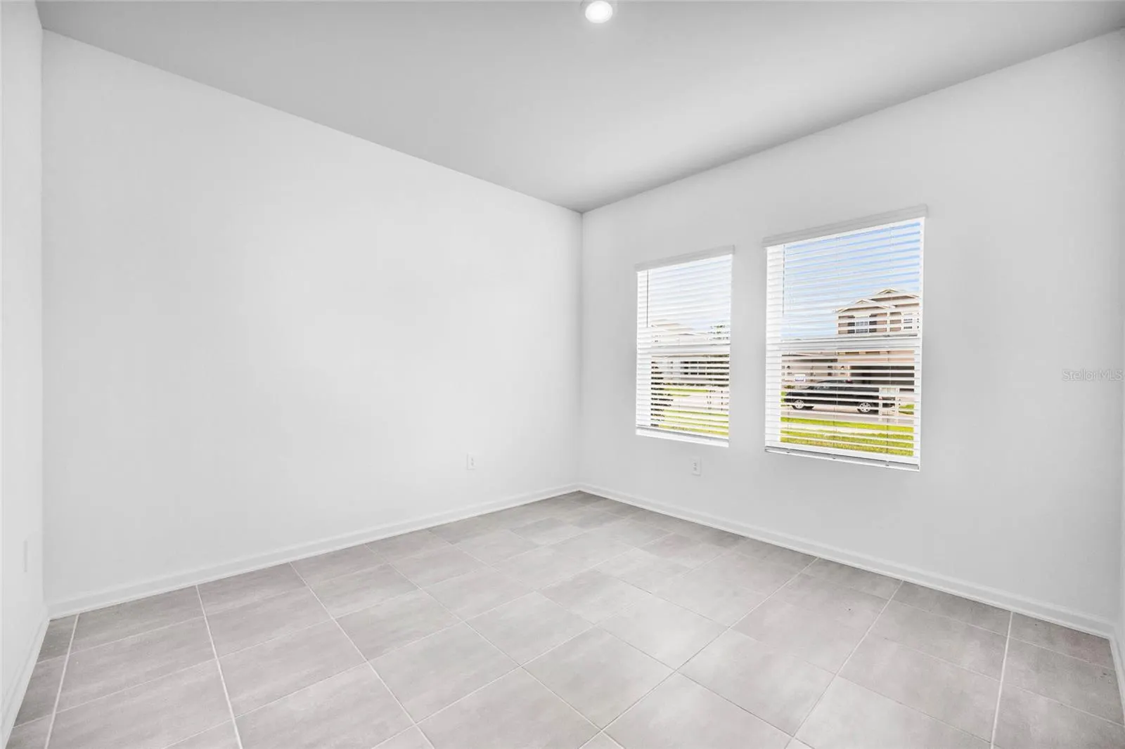 5577 FIONA LN