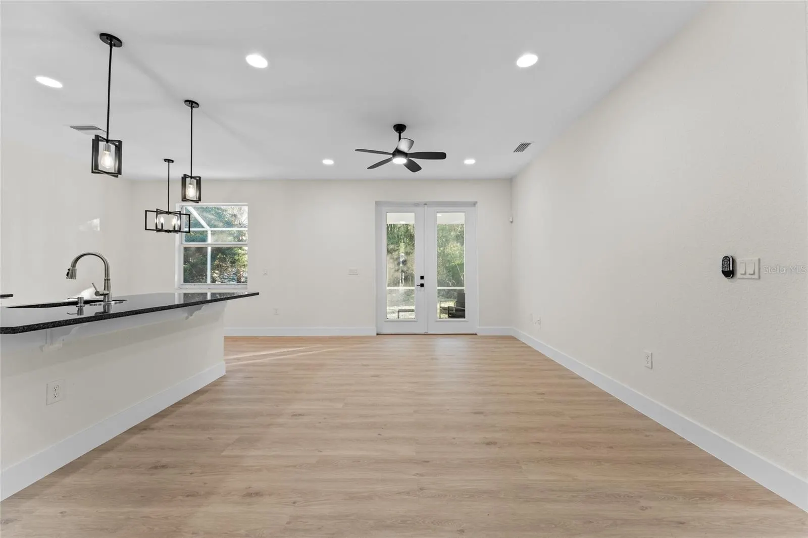 2503 DUMONT LN