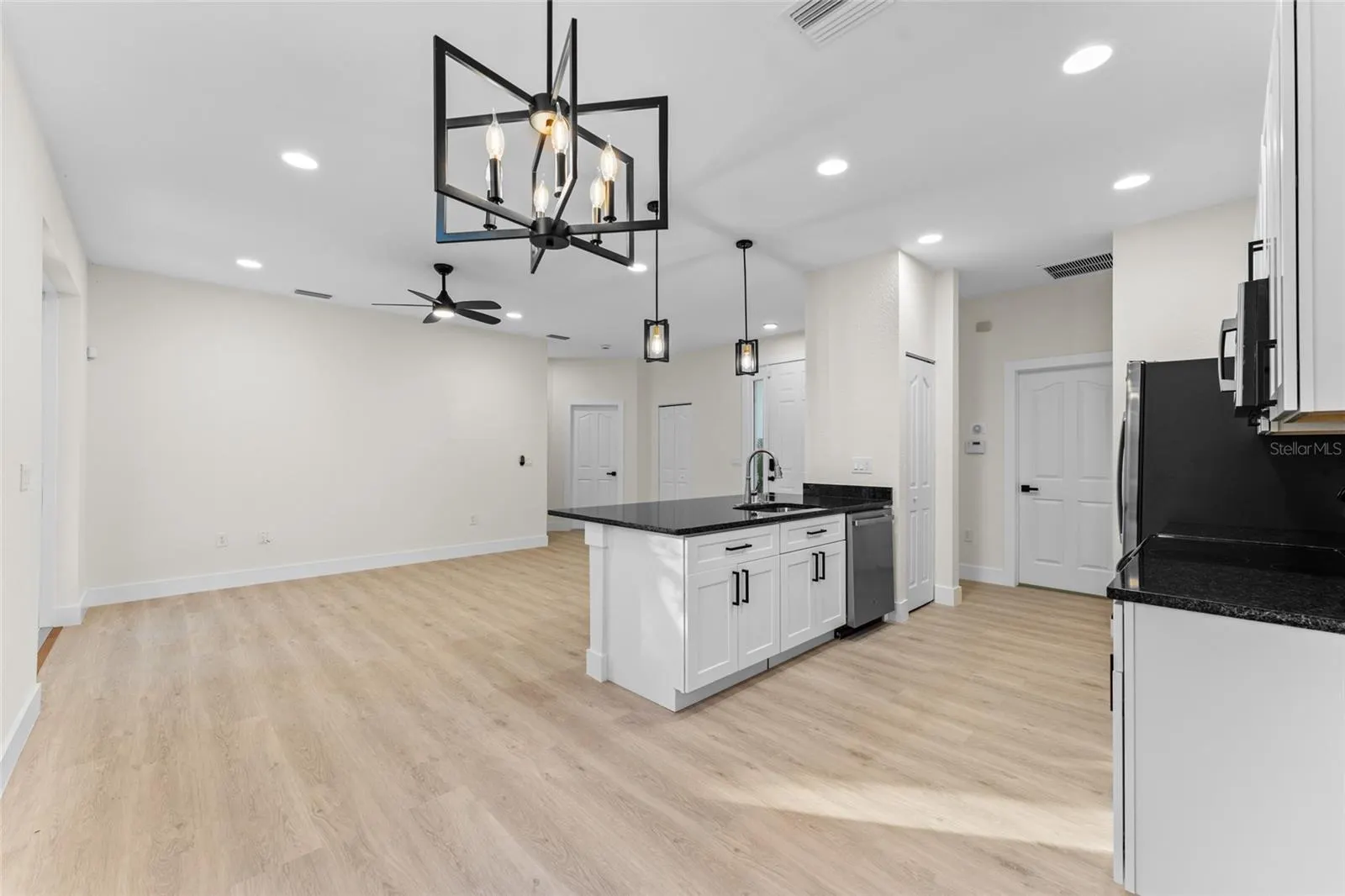 2503 DUMONT LN