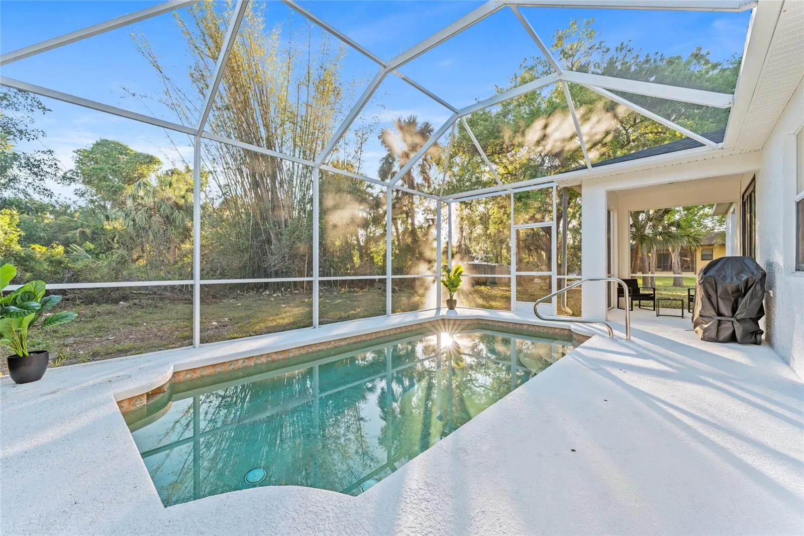 2503 DUMONT LN