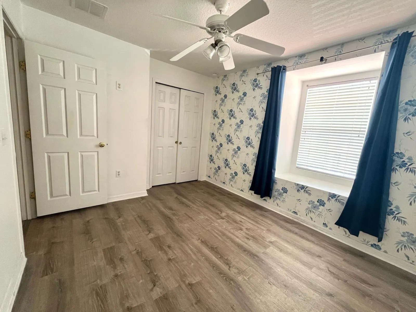 5210 PARADISE CAY CIR