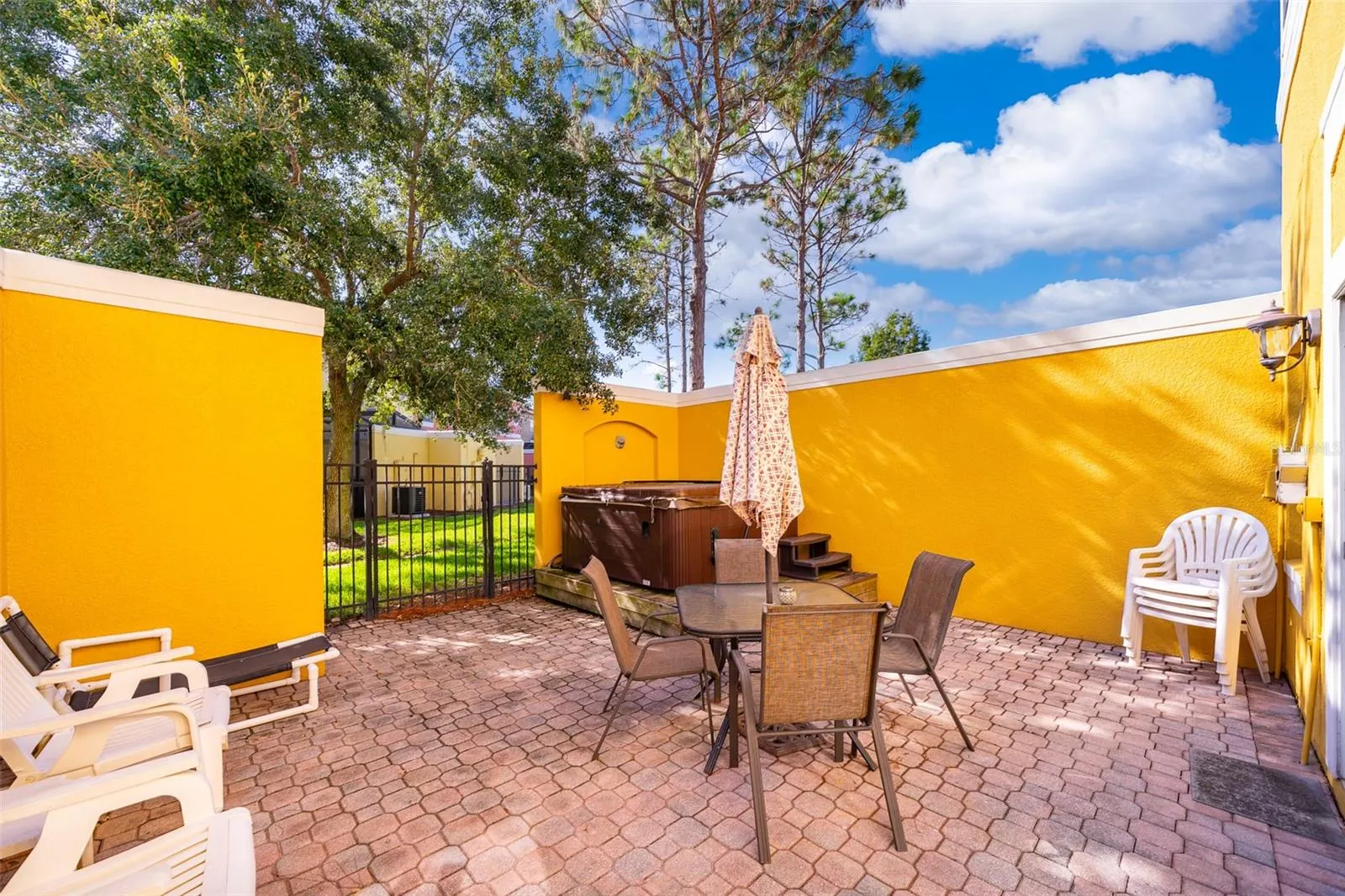 4750 ORMOND BEACH WAY