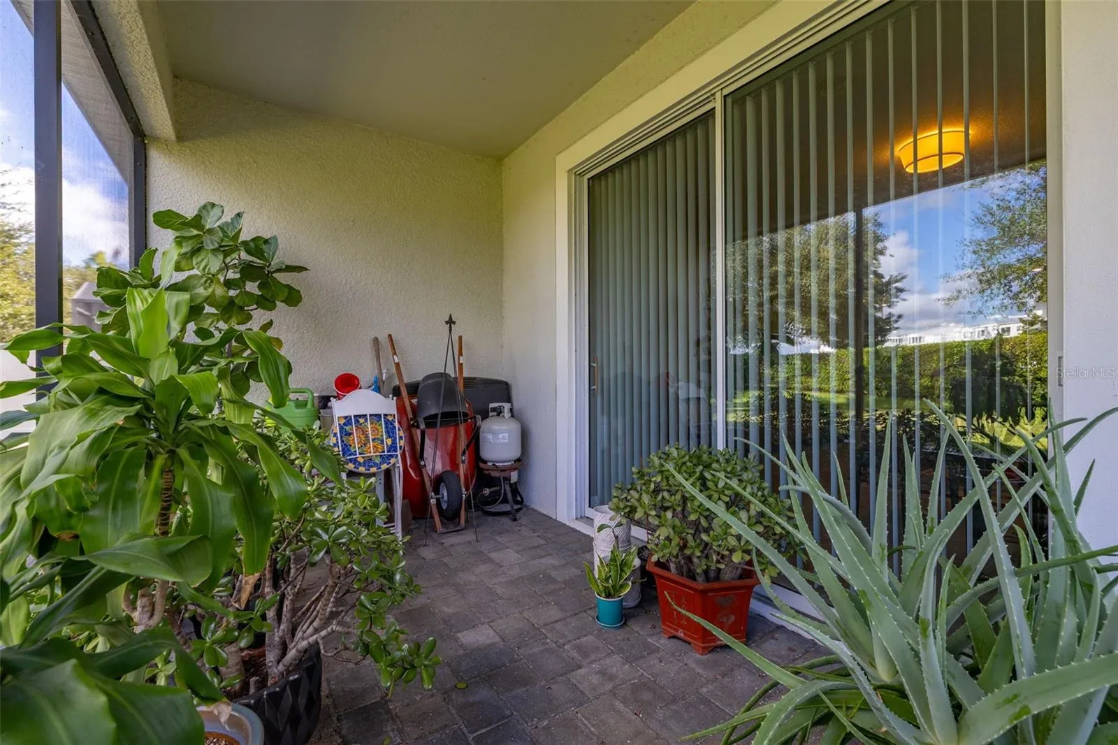 4602 FAIRY TALE CIR