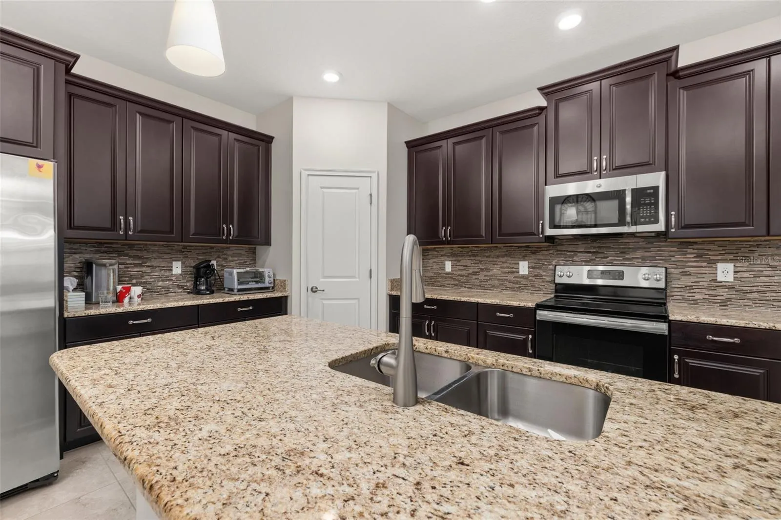 4602 FAIRY TALE CIR
