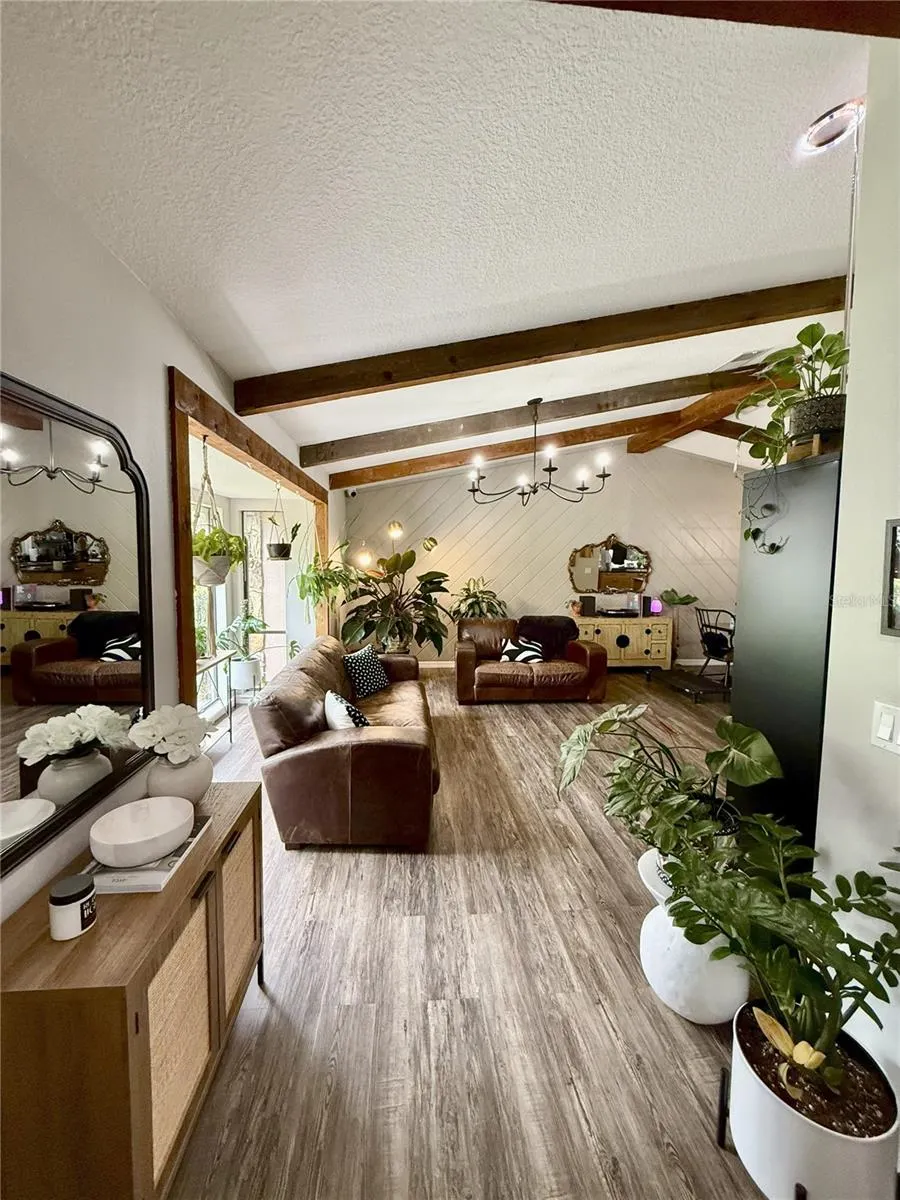 605 WATER OAK LN